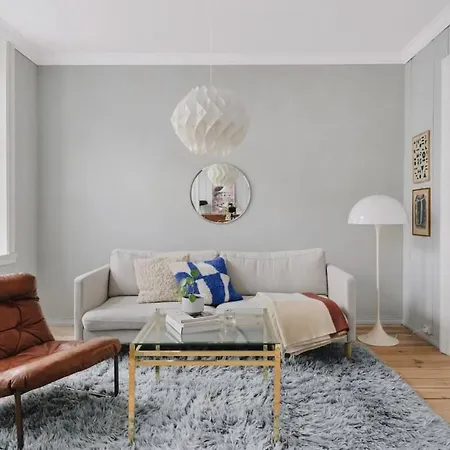 With 2 Bedrooms Lejlighed